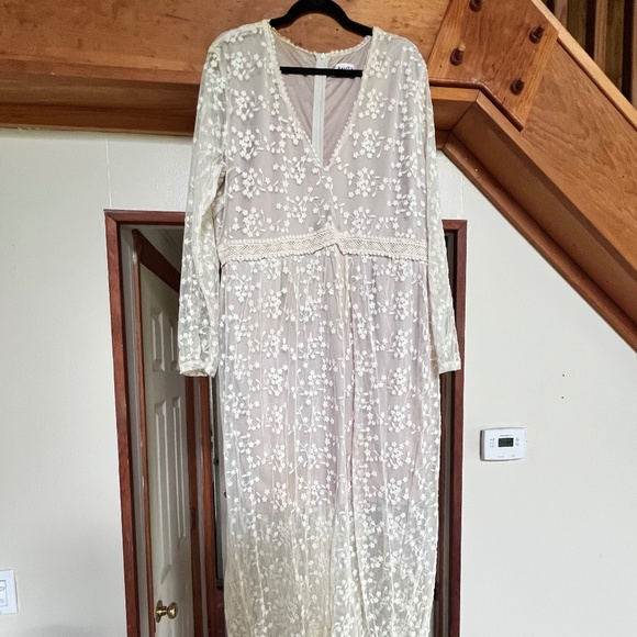 Arula White Sheer Long Sleeve Dress with Embroidered Flowers – Size C - Picture 1 of 5